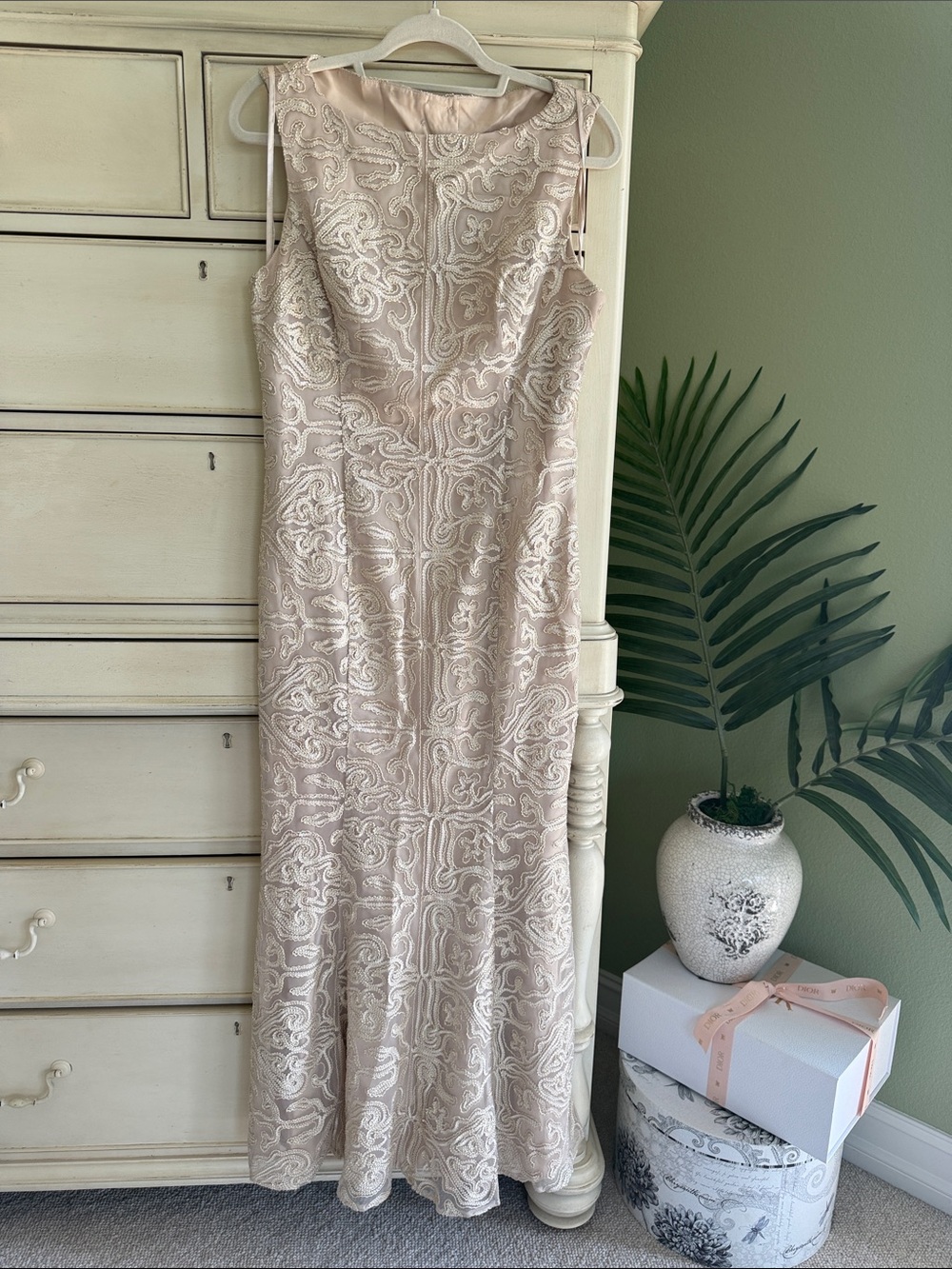Katherine Kelly Elegant Sleeveless Embroidered Evening Dress in Blush size 10